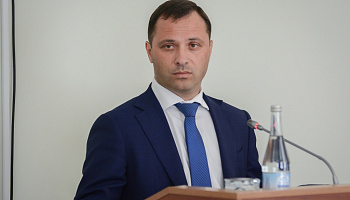 47 лет исполняется Денису Александровичу Браславскому