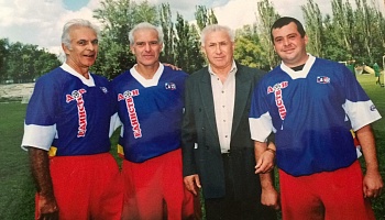 Жизнь футболу посвященная!